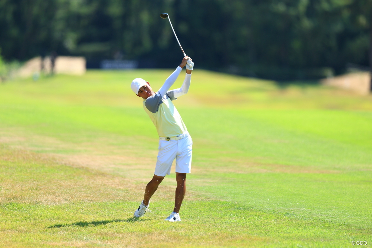 18番のセカンドショットはグリーン手前に