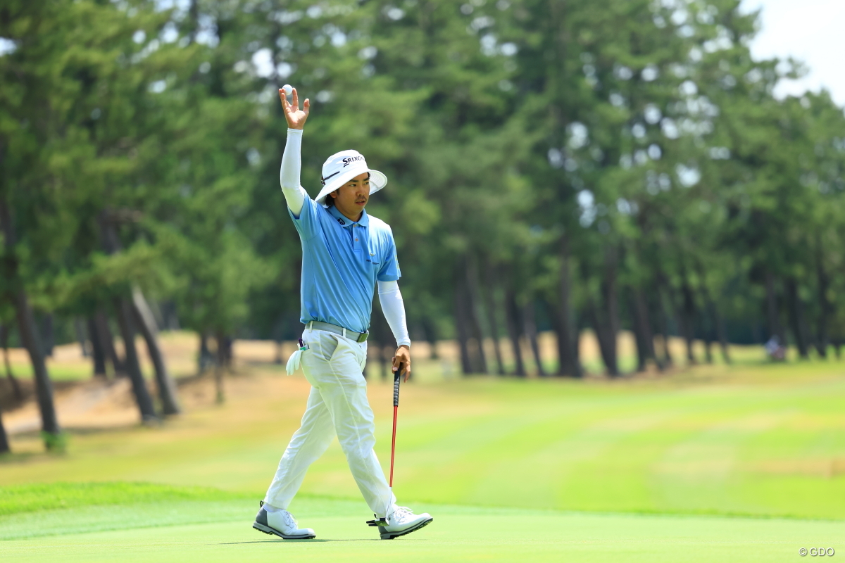 バーディ締めで20アンダー