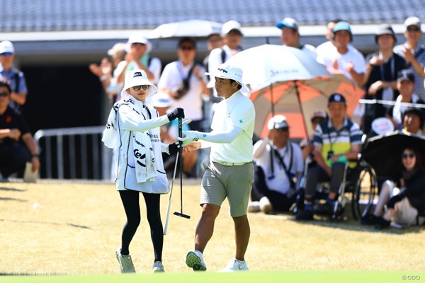 2025年 リシャール・ミル チャリティトーナメント 最終日 池村寛世 キャディも務める妻・琴音さん(左)には感謝ばかり