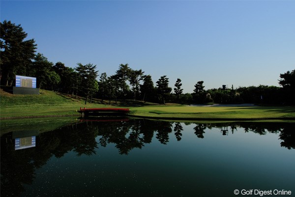 2011年 日本プロゴルフ選手権大会 日清カップヌードル杯 最終日 17番グリーン 誰もいない17番グリーンを撮影。この朝の静けさにドラマが待っていた。
