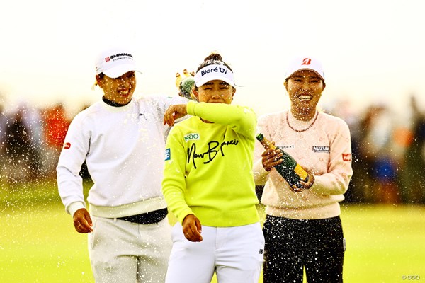 2025年 AIG女子オープン（全英女子） 4日目 山下美夢有 日本人選手も祝福