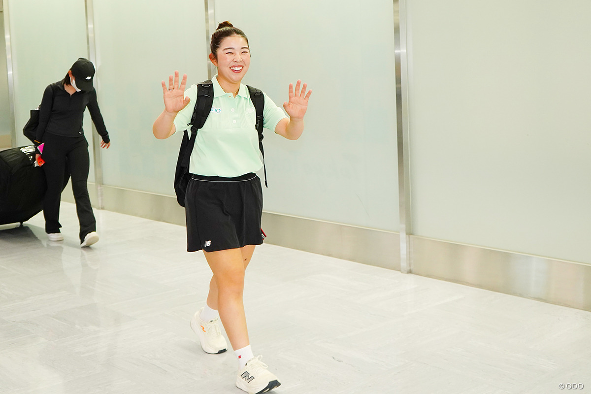 笑顔で帰国。8日からは今季初となる国内ツアーに出場予定
