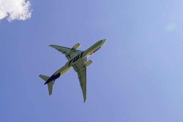 2025年 フェデックスセントジュード選手権 3日目 フェデックスの貨物機 創業者のイニシャル入り