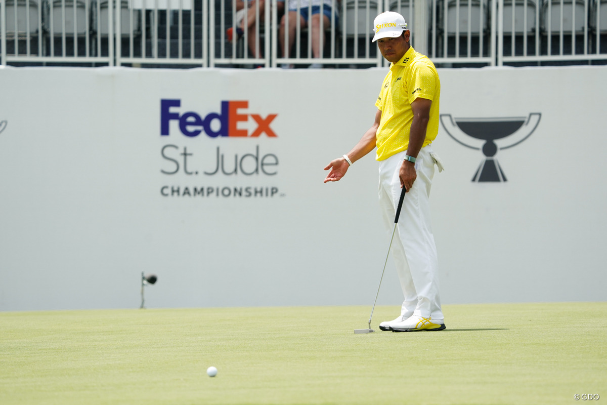 17番ではミスパットがカップイン