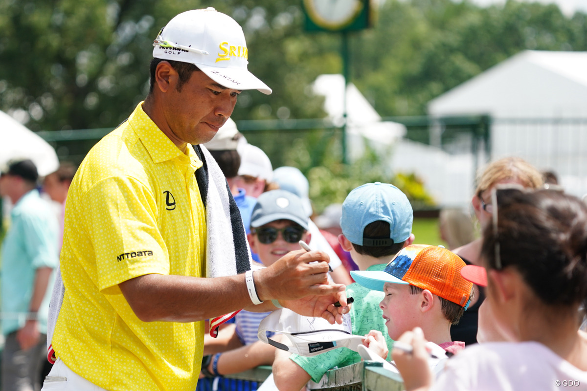 ホールアウト後にサインの列へ