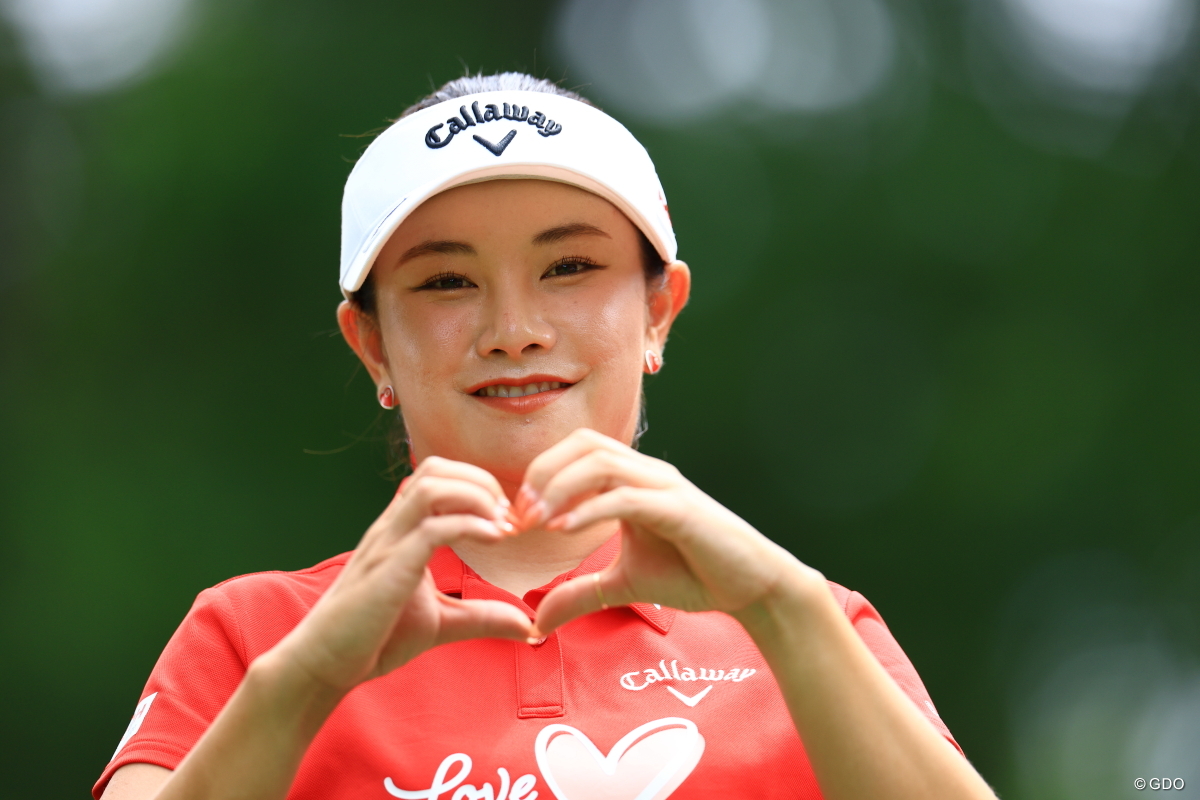 河本結は試合中もカメラに向かって自然とポーズを決める