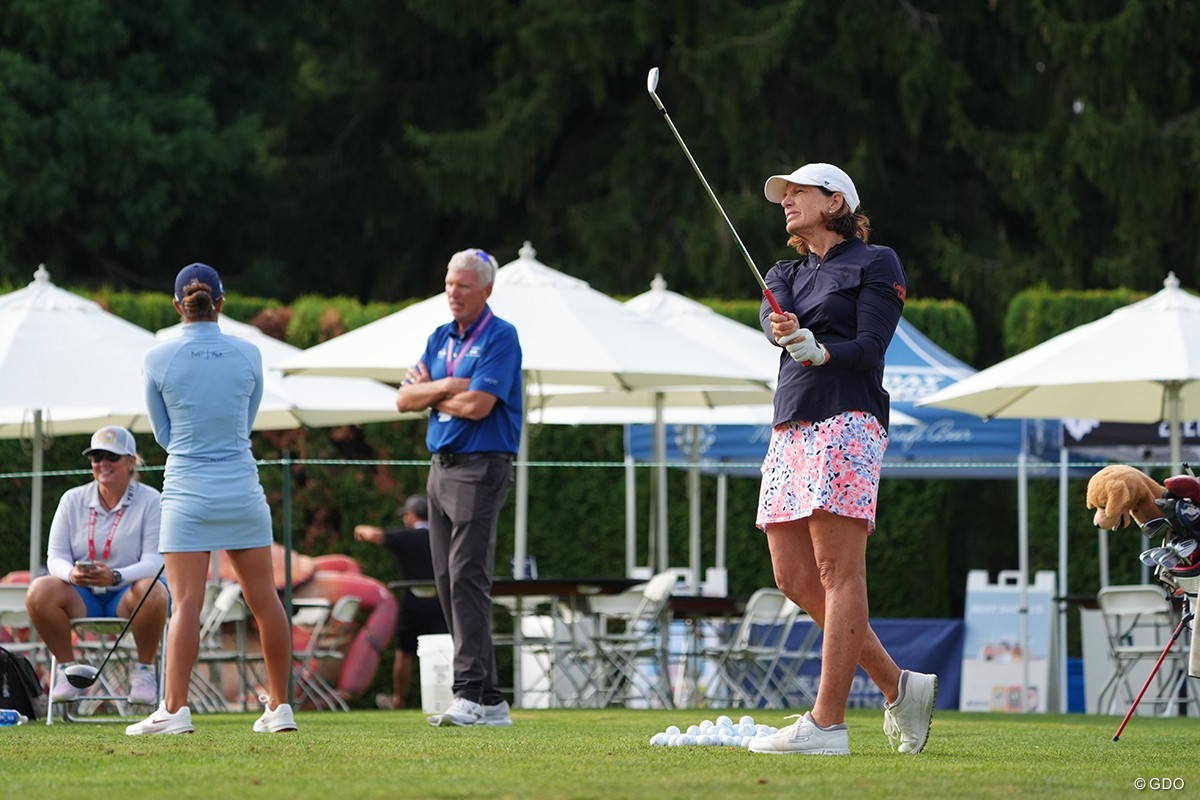 ホールアウト後はすぐに練習場へ