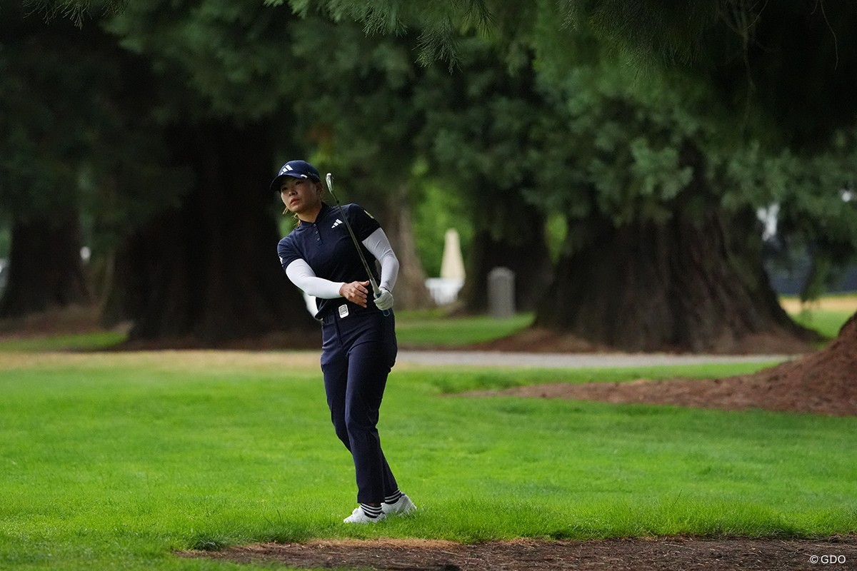 序盤はショットを大きく曲げる場面もあった