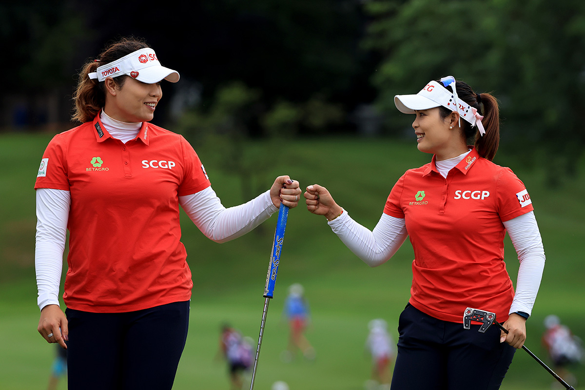 モリヤ・ジュタヌガン（右）と妹のアリヤ・ジュタヌガン(Sam Greenwood/Getty Images)