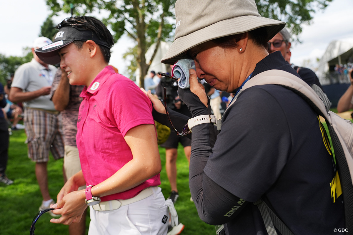母・恵美子さんは娘の隣で涙が止まらなかった