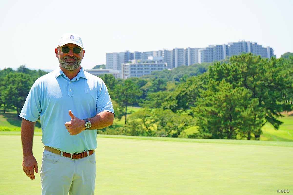 トーナメントコース管理のプロフェッショナルとして、PGAツアーのジム・アベート氏が横浜CCを視察した