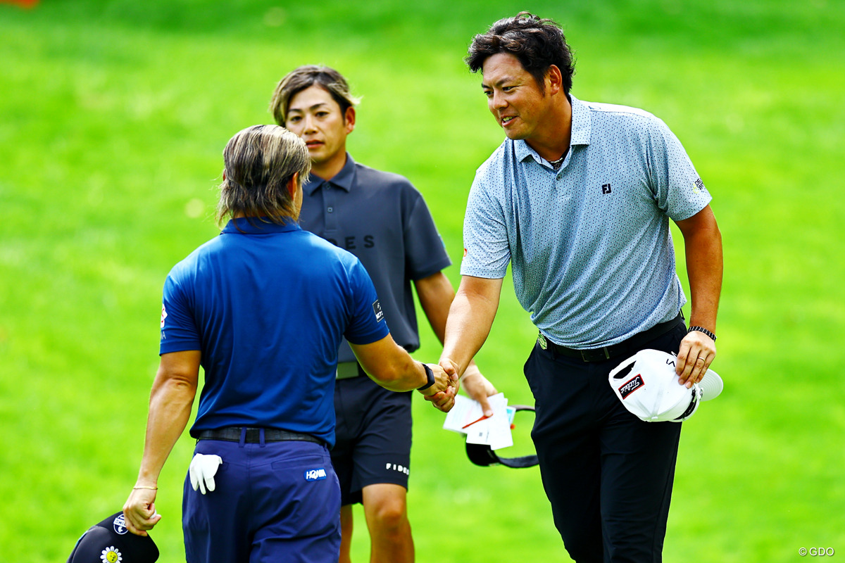 ツアー自己ベスト「62」で首位浮上