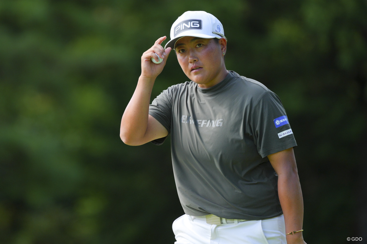 工藤遥加が3打差逆転を目指す