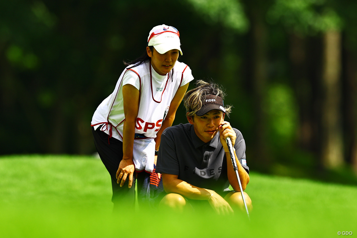 キャディは女子プロの山村選手 2025年 ISPS HANDA 夏の決戦・誰が一番強いんだトーナメント 3日目 黒木紀至