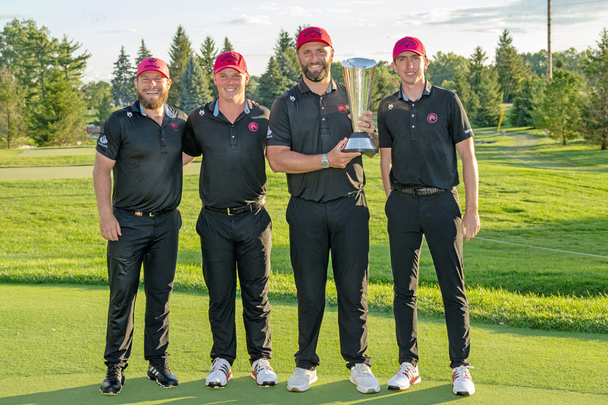 チーム戦を制したリージョンXIII。ジョン・ラーム（右から2人目）は個人戦との2冠を達成した (Montana Pritchard/LIV Golf)