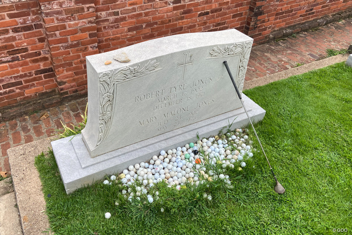 お供え物もゴルフづくし