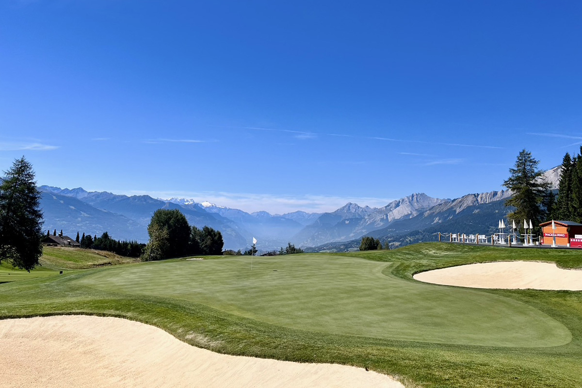 スイスのクランスシュルシエレGC。欧州ツアーが求めるショットを打てるか否か