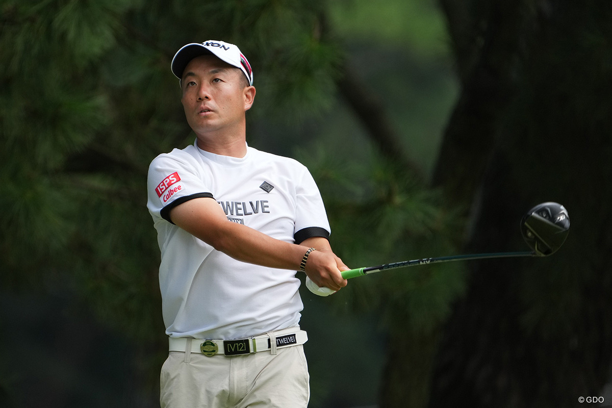 今季初の首位発進を決めた稲森佑貴