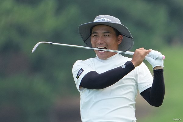 2025年 Sansan KBCオーガスタゴルフトーナメント 初日 池村寛世 微妙なショットにクラブを噛む