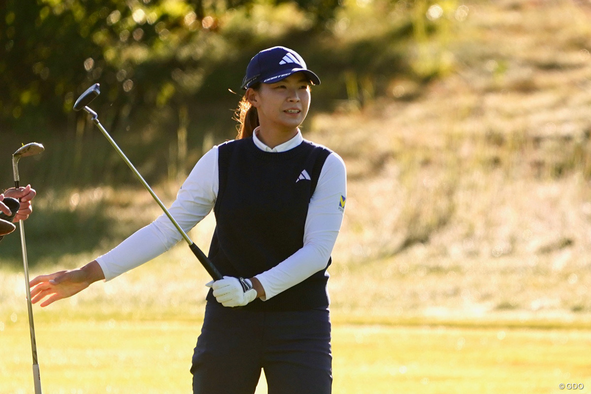 渋野日向子は2オーバー「74」でホールアウト