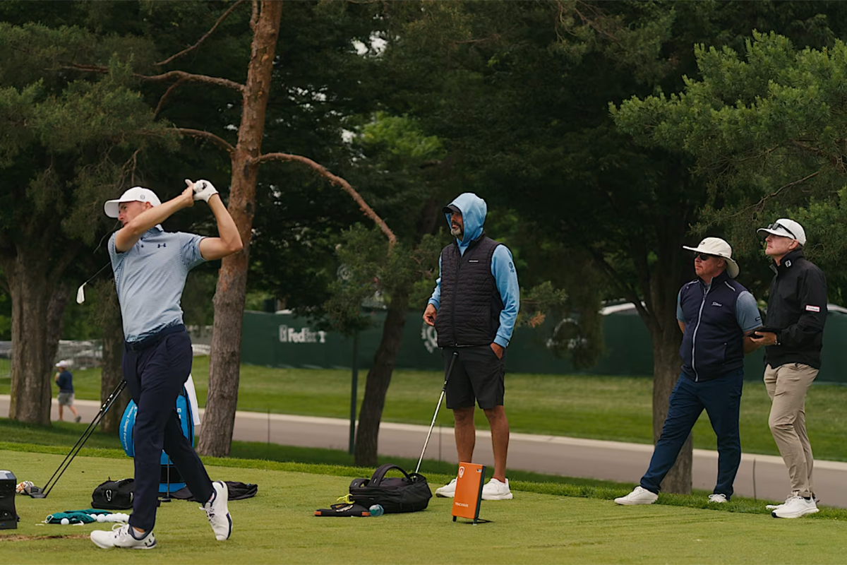 トーマスの弾道を確認する（提供：タイトリスト）