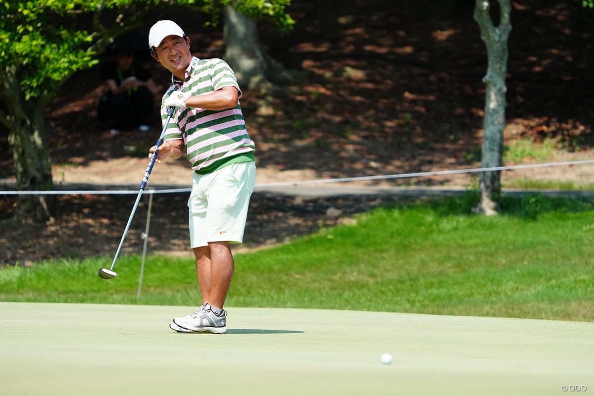 パット後笑顔を見せる 2025年 Sansan KBCオーガスタゴルフトーナメント 3日目 市原弘大