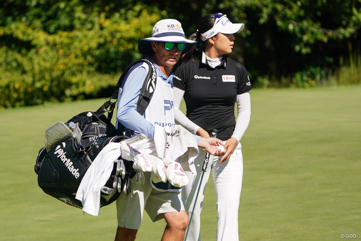 キャディのコリン・カーン氏