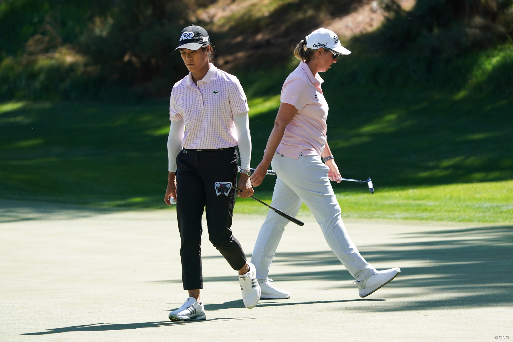 互いに譲らない…