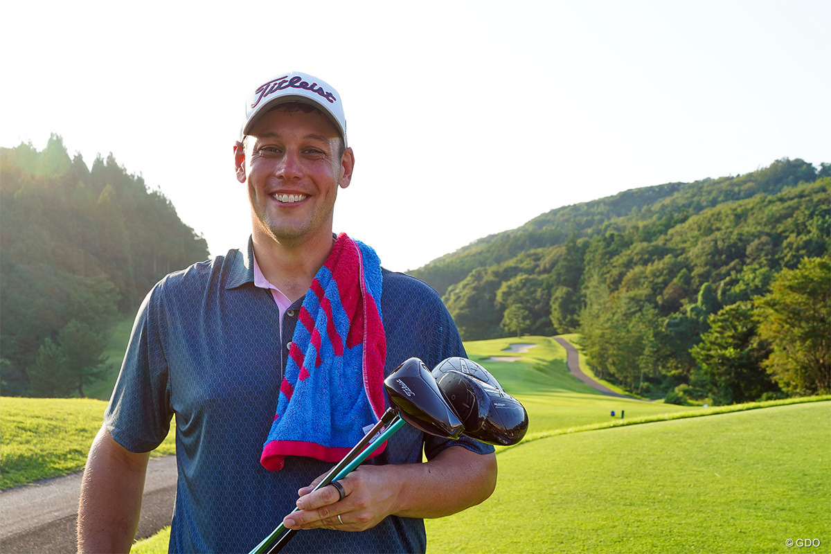 オープン部門を制したカーン・スティーブンさん。日本での友人作りにゴルフを再開してドラコン選手になった