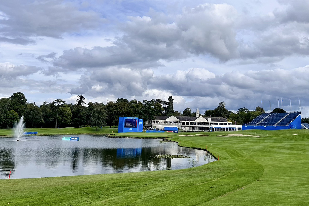 多くのホールに池が配置されています