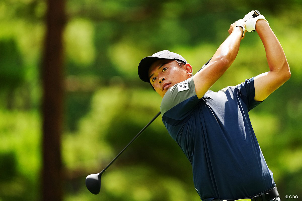 首位タイで最終日を迎える岡田晃平