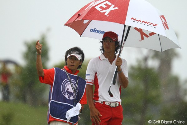 2011年 とおとうみ浜松オープン 最終日 石川遼 遼くんが9番ホールに来ると突然の土砂降りに。