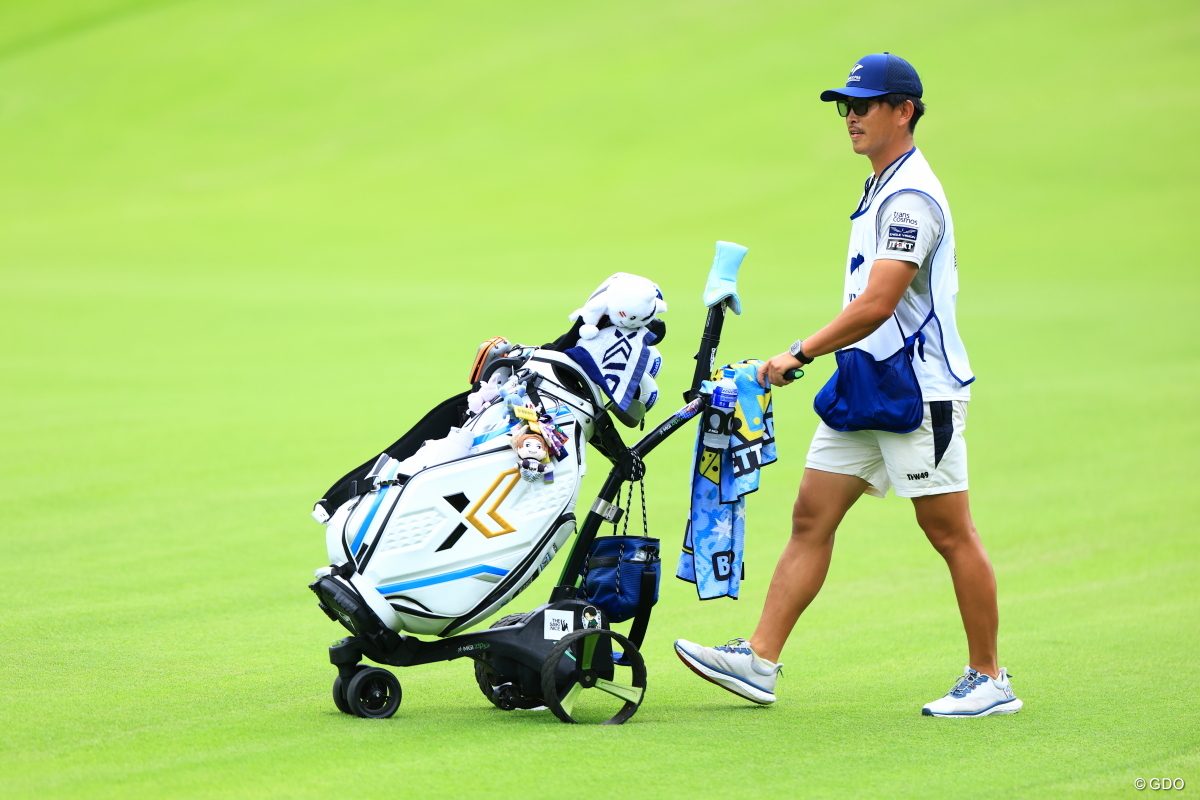 お仕事中 2025年 ソニー日本女子プロゴルフ選手権大会 初日 大西翔太キャディ