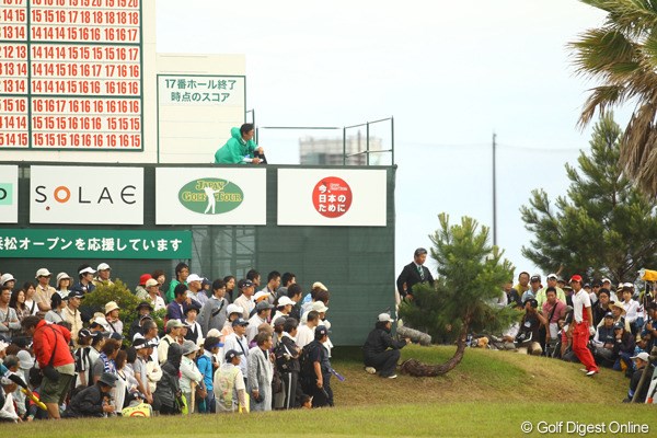 2011年 とおとうみ浜松オープン 最終日 石川遼 プレーオフ1ホール目、セカンドショットをスコアボードに打ち込むピンチからパーセーブ