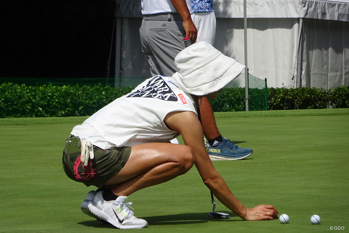 日焼けと暑さ対策をしてパット練習 2025年 住友生命Vitalityレディス 東海クラシック 事前 金田久美子