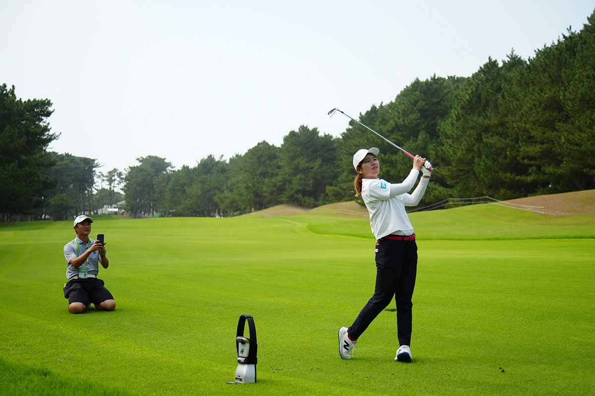 フェアウェイバンカーからの特打ち「早く陸に上がりたかった(笑)」スイングセルフ解説／櫻井心那