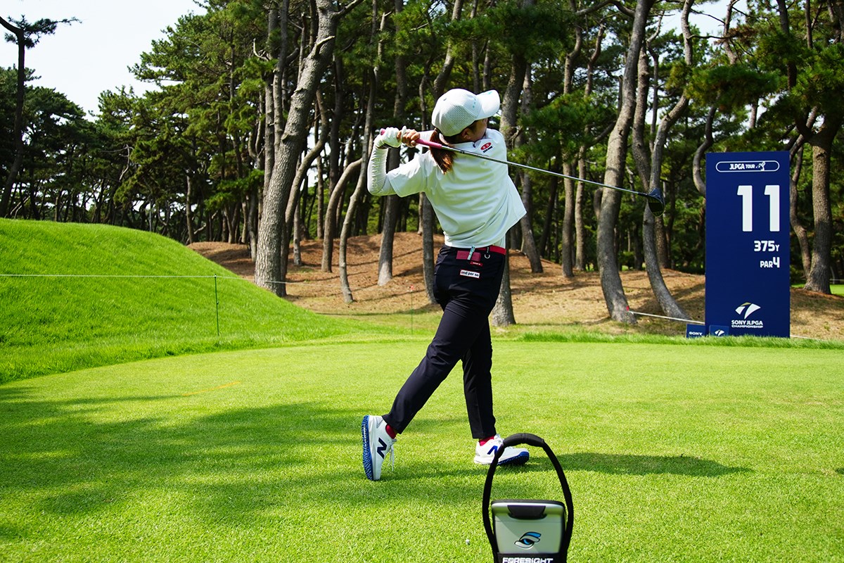 フェアウェイバンカーからの特打ち「早く陸に上がりたかった(笑)」スイングセルフ解説／櫻井心那 しっかりと振り切れている