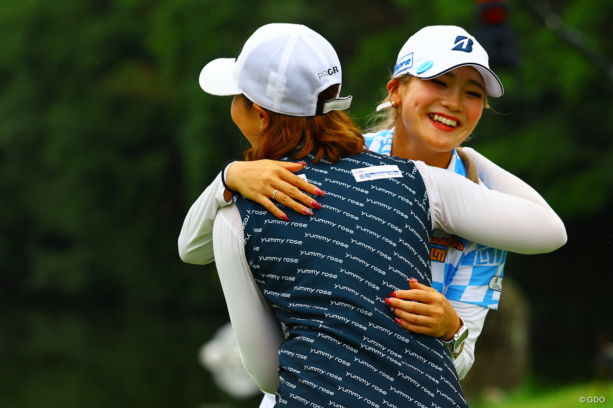 森田理香子（手前）と初めて同組で回った