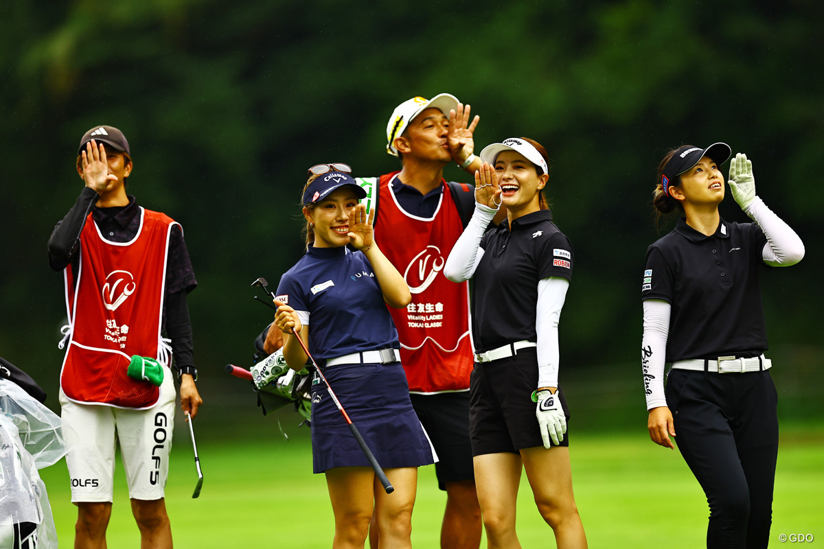 何のポーズ？全然わからん！ 2025年 住友生命Vitalityレディス 東海クラシック 2日目 木村彩子 青木香奈子 木下彩