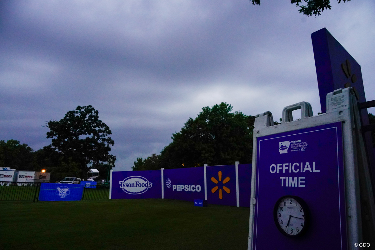 悪天候により2日目のスタートが大幅に遅延