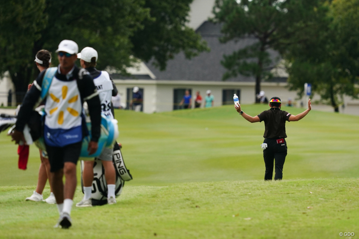 岩井明愛はスタート10番のティショットを打ってすぐに中断