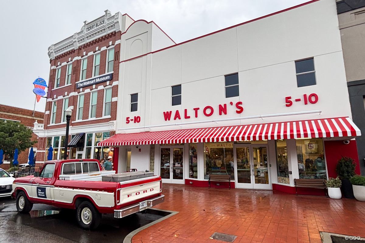 街の中心地にあるウォルマート博物館