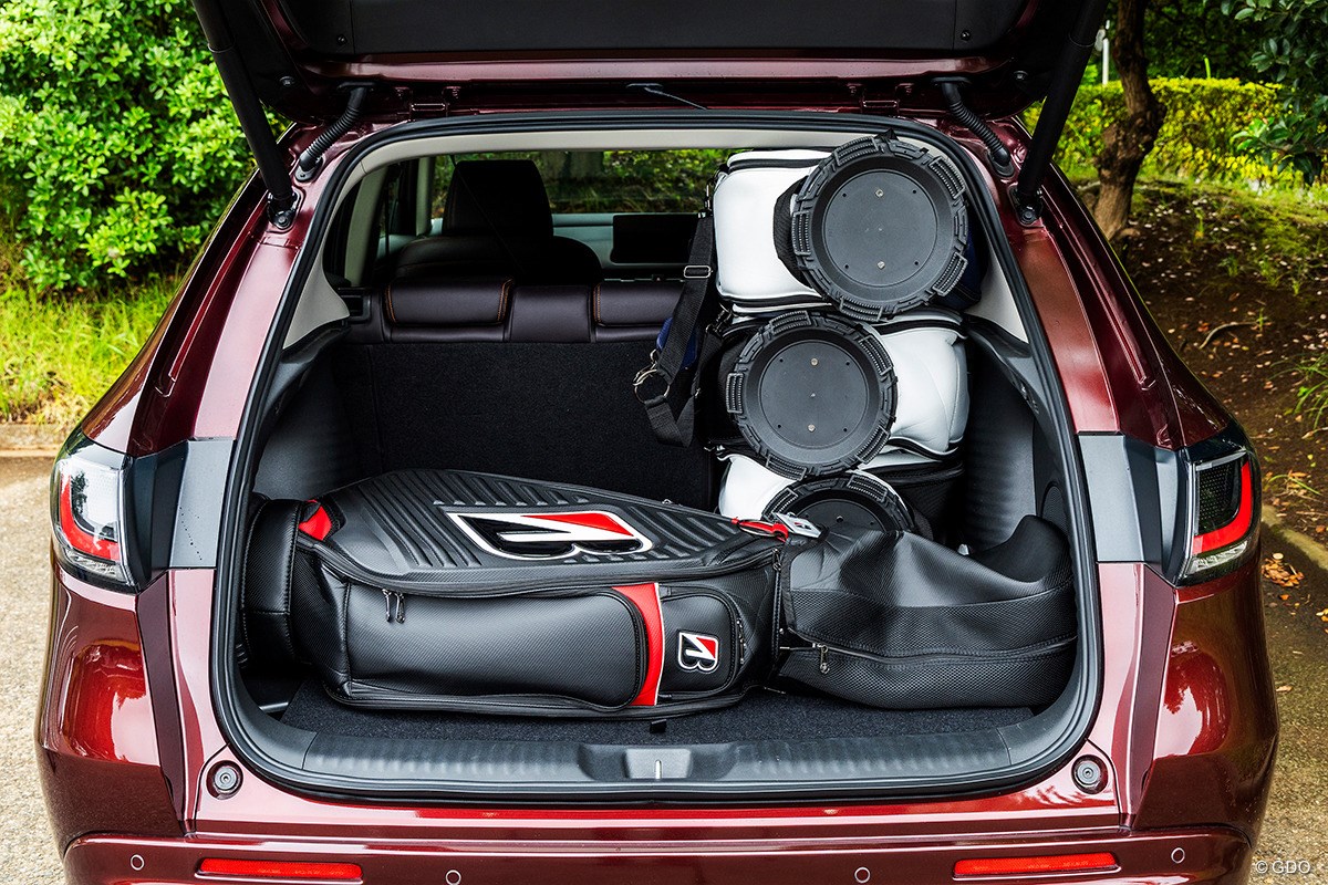 クルマはゴルフギアである 4本+4人も不可能ではないが、エマージェンシーケースという認識が良さそうだ