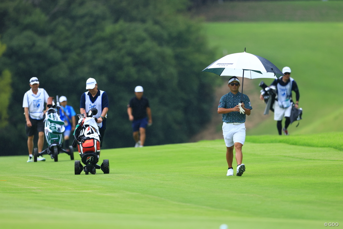 雨降ってきた 2025年 パナソニックオープンゴルフチャンピオンシップ 初日 片岡大育