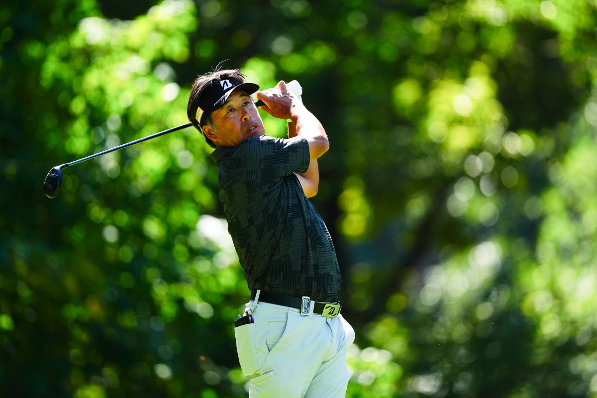 賞金ランク1位の岩本高志が首位ターン（提供：日本プロゴルフ協会）