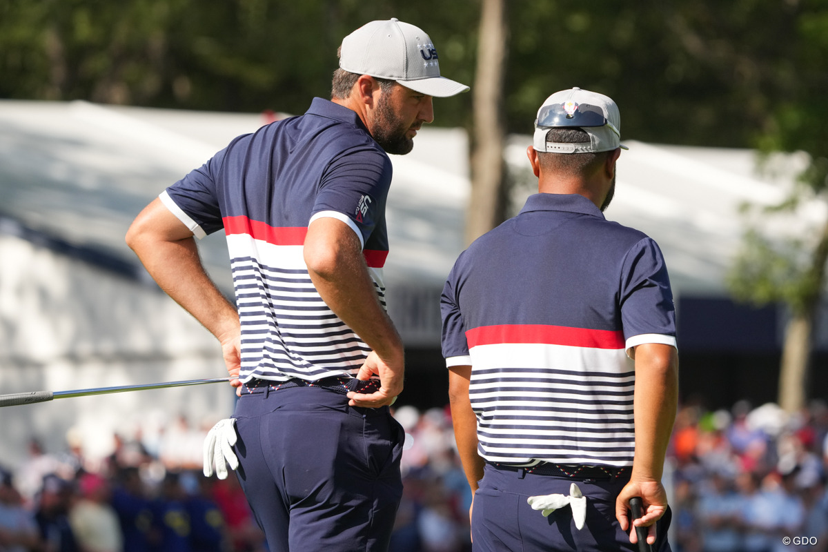 シェフラー（左）とスポーン