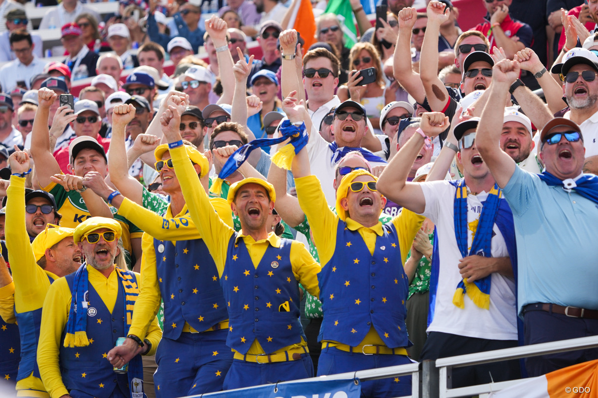 欧州チームの応援団