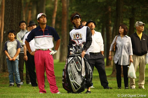 2011年 ダイヤモンドカップゴルフ 初日 池田勇太 エースキャディがケガで不在。急遽、東北福祉大学後輩の安本大祐プロとタッグを組むことに。