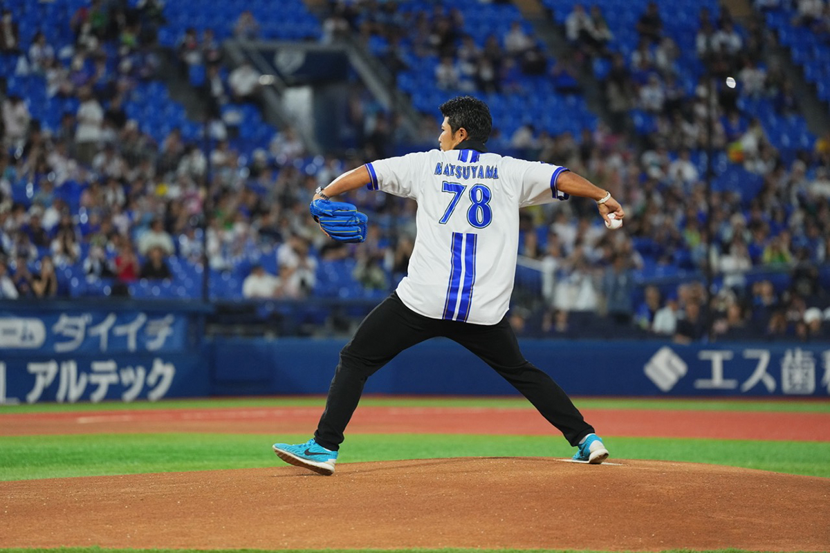 野球大好き。豪快なフォームで (C)YDB