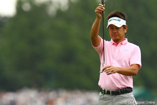 2011年 ダイヤモンドカップゴルフ 2日目 藤田寛之 初日はショットの精度に悩み“梅雨入り宣言“していた藤田寛之だったが、4位タイに